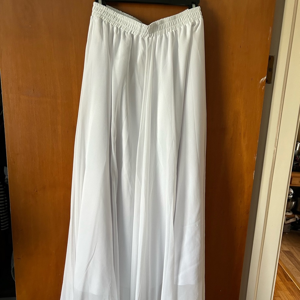New flowy white skirt